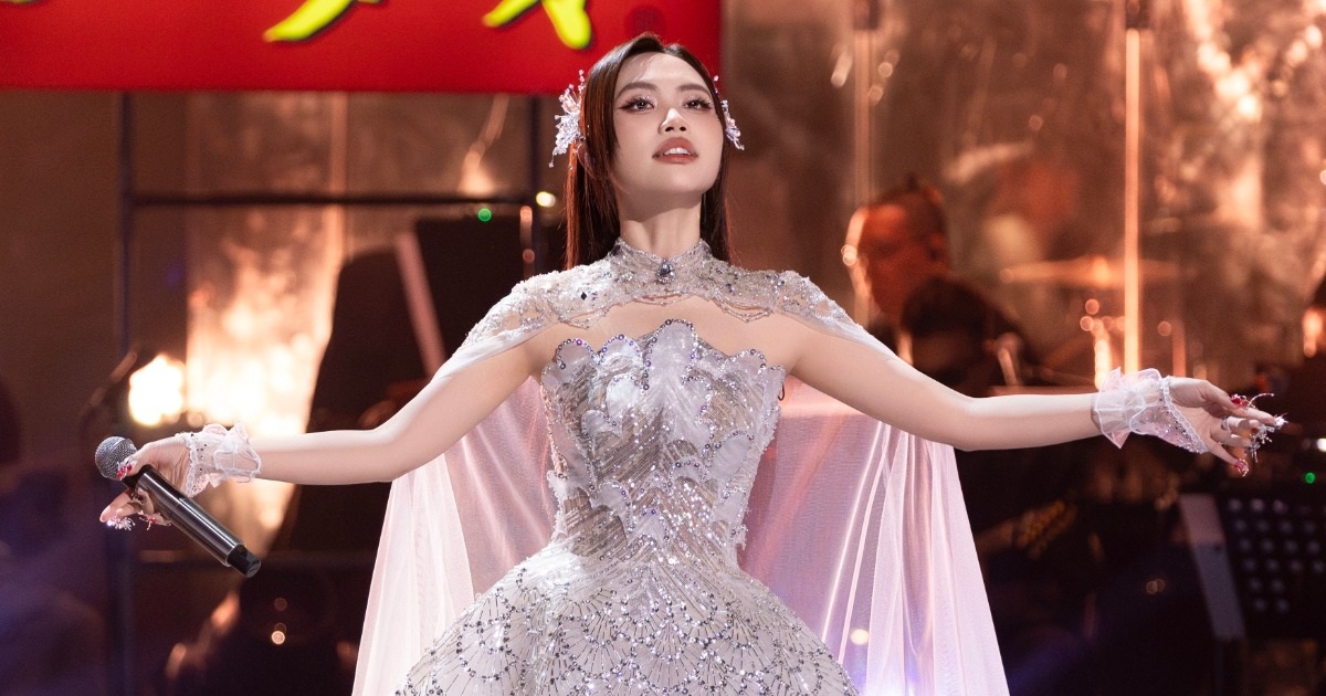 Phương Mỹ Chi hát hit Sơn Tùng ở chung kết “Sing! Asia”: Dân mạng tranh cãi Phương Mỹ Chi hát hit Sơn Tùng ở chung kết "Sing! Asia": Dân mạng tranh cãi