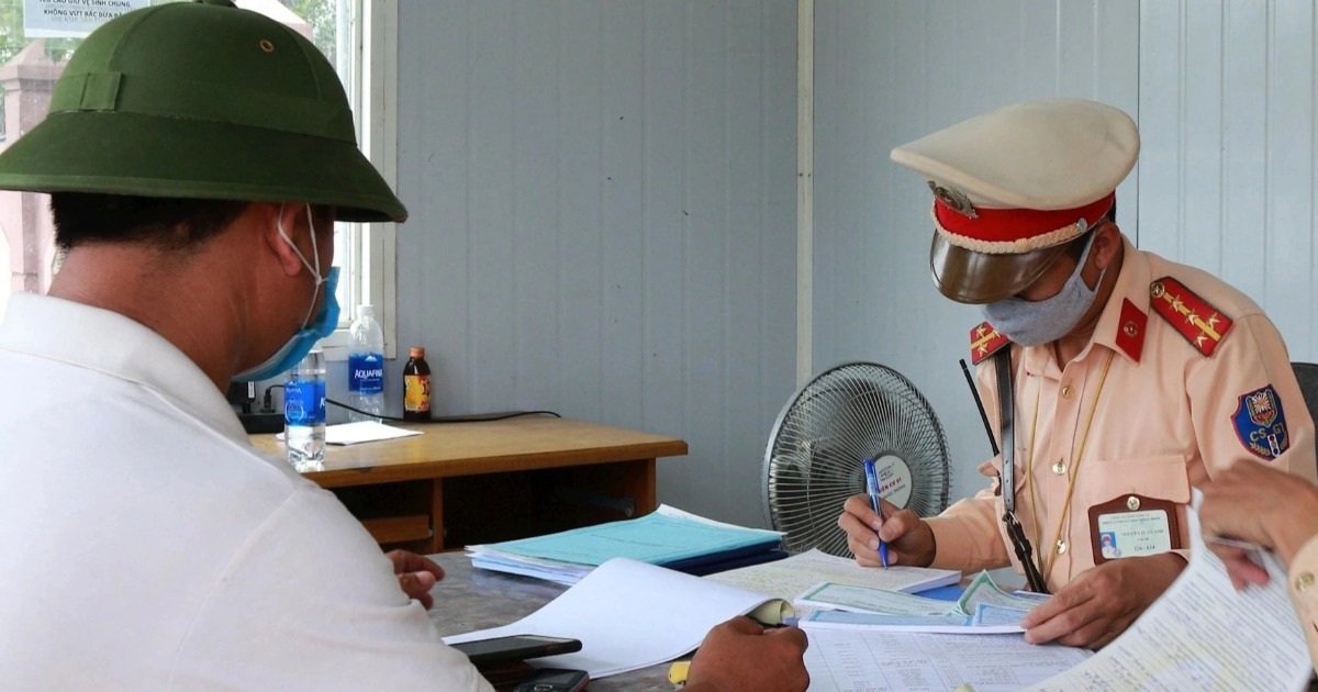 Tài xế “dính” ma túy, không giấy phép lái xe bị phạt hơn 56 triệu đồng Tài xế "dính" ma túy, không giấy phép lái xe bị phạt hơn 56 triệu đồng