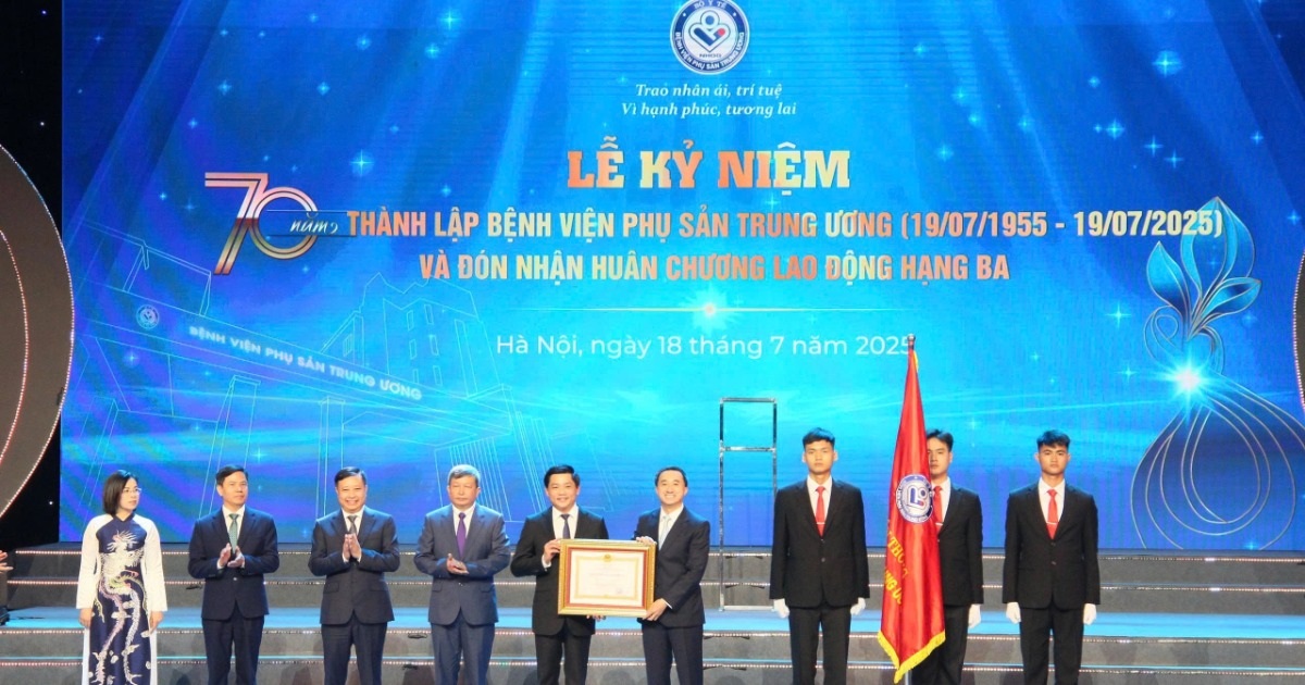 Thứ trưởng Bộ Y tế giao 5 định hướng cho bệnh viện hàng đầu sản khoa Thứ trưởng Bộ Y tế giao 5 định hướng cho bệnh viện hàng đầu sản khoa