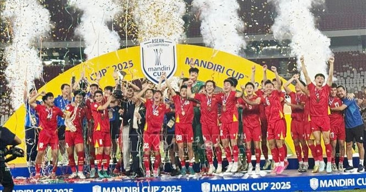 Thủ tướng: “U23 Việt Nam đã làm nên những khoảnh khắc đầy cảm xúc” Thủ tướng: "U23 Việt Nam đã làm nên những khoảnh khắc đầy cảm xúc"