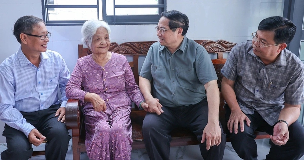 Thủ tướng tri ân Anh hùng liệt sỹ, thăm gia đình chính sách ở An Giang Thủ tướng tri ân Anh hùng liệt sỹ, thăm gia đình chính sách ở An Giang