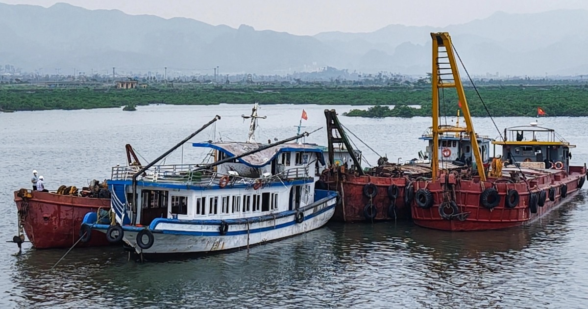 Thuyền trưởng tàu Vịnh Xanh đã cảnh báo hành khách mặc áo phao để ứng phó? Thuyền trưởng tàu Vịnh Xanh đã cảnh báo hành khách mặc áo phao để ứng phó?