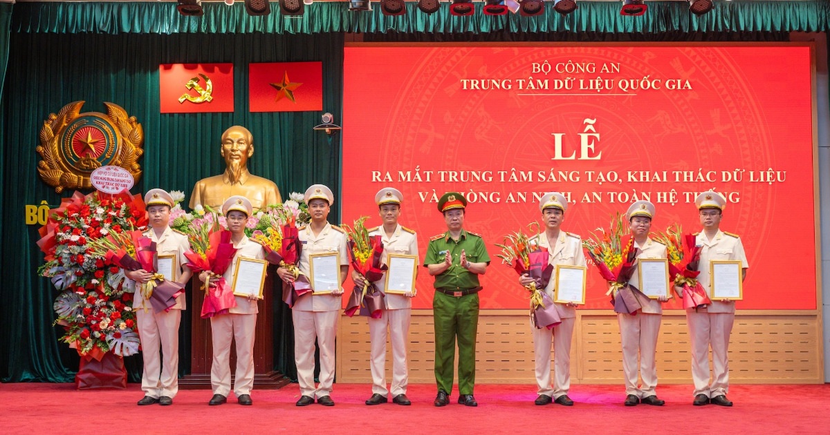 Trung tâm Dữ liệu quốc gia thành lập hai đơn vị chiến lược Trung tâm Dữ liệu quốc gia thành lập hai đơn vị chiến lược