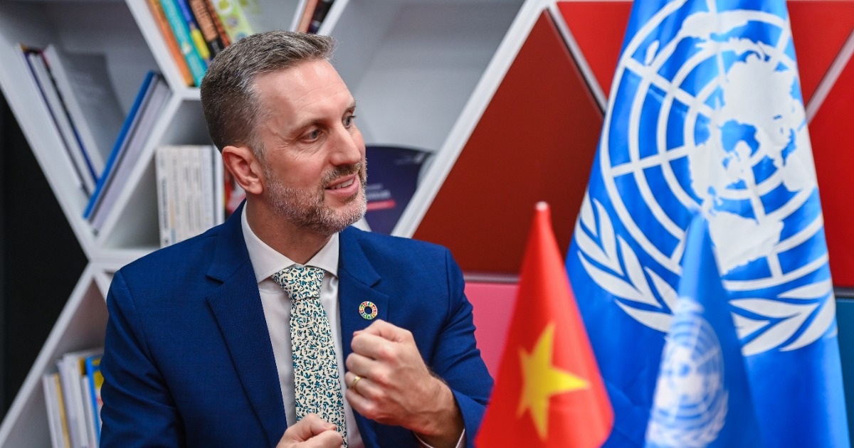 Trưởng Đại diện UNFPA: “Người trẻ không ngại sinh, họ mắc kẹt bởi rào cản” Trưởng Đại diện UNFPA: “Người trẻ không ngại sinh, họ mắc kẹt bởi rào cản"