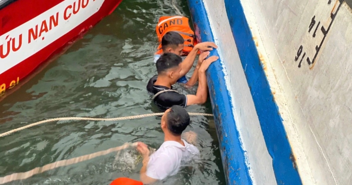 Từ “thảm kịch” ở Hạ Long: Làm gì để có cơ hội sống khi lật tàu giữa biển? Từ "thảm kịch" ở Hạ Long: Làm gì để có cơ hội sống khi lật tàu giữa biển?