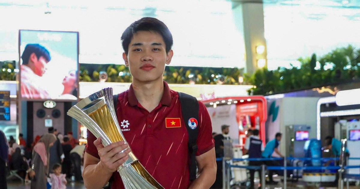 U23 Việt Nam mang cúp vô địch Đông Nam Á về nước