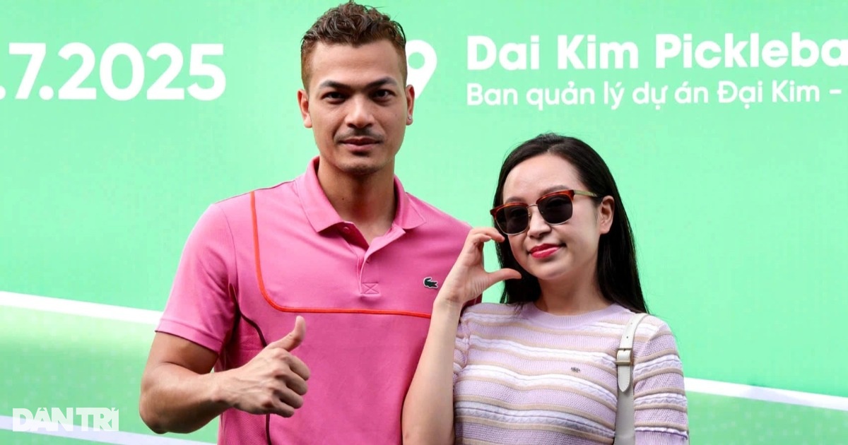 Vũ Tuấn Việt được bà xã cổ vũ, thi đấu hết mình giải pickleball Dân trí Vũ Tuấn Việt được bà xã cổ vũ, thi đấu hết mình giải pickleball Dân trí