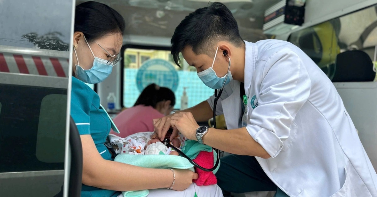Vượt hơn 100km, cứu cháu bé người Lào sinh non ở khu vực biên giới Vượt hơn 100km, cứu cháu bé người Lào sinh non ở khu vực biên giới