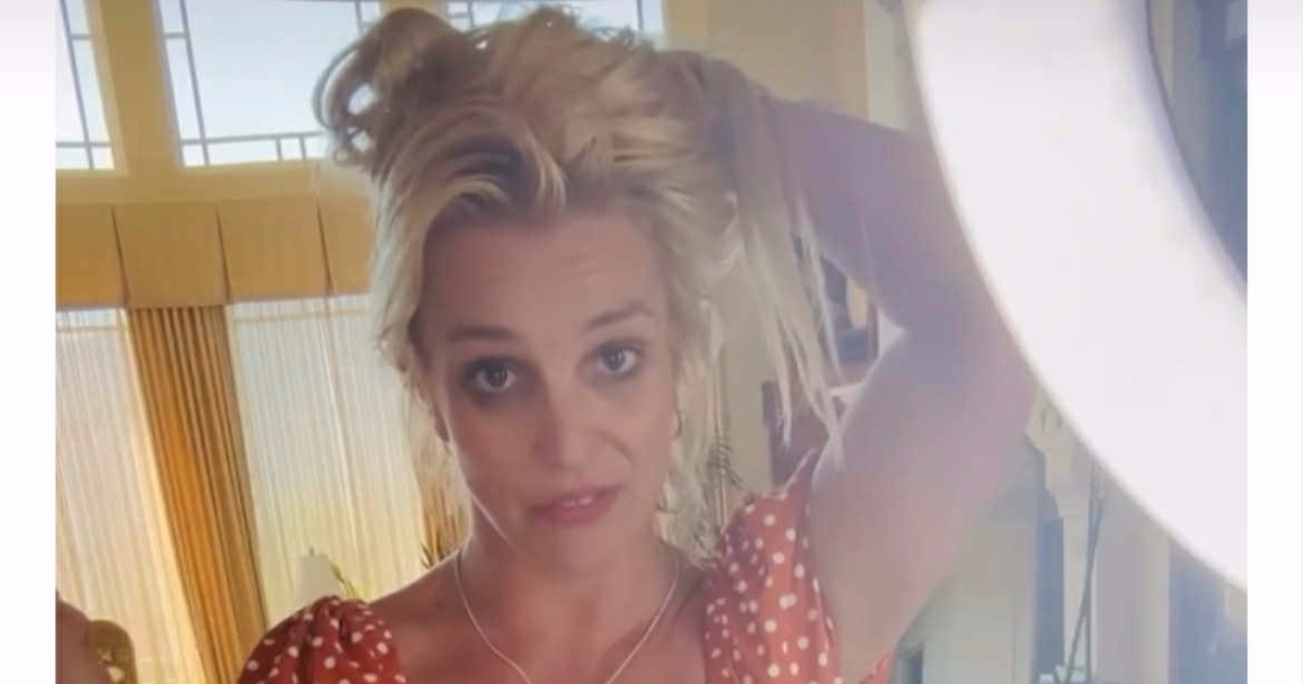 Ánh mắt thất thần, hành động lạ của Britney Spears khiến fan lo lắng Ánh mắt thất thần, hành động lạ của Britney Spears khiến fan lo lắng