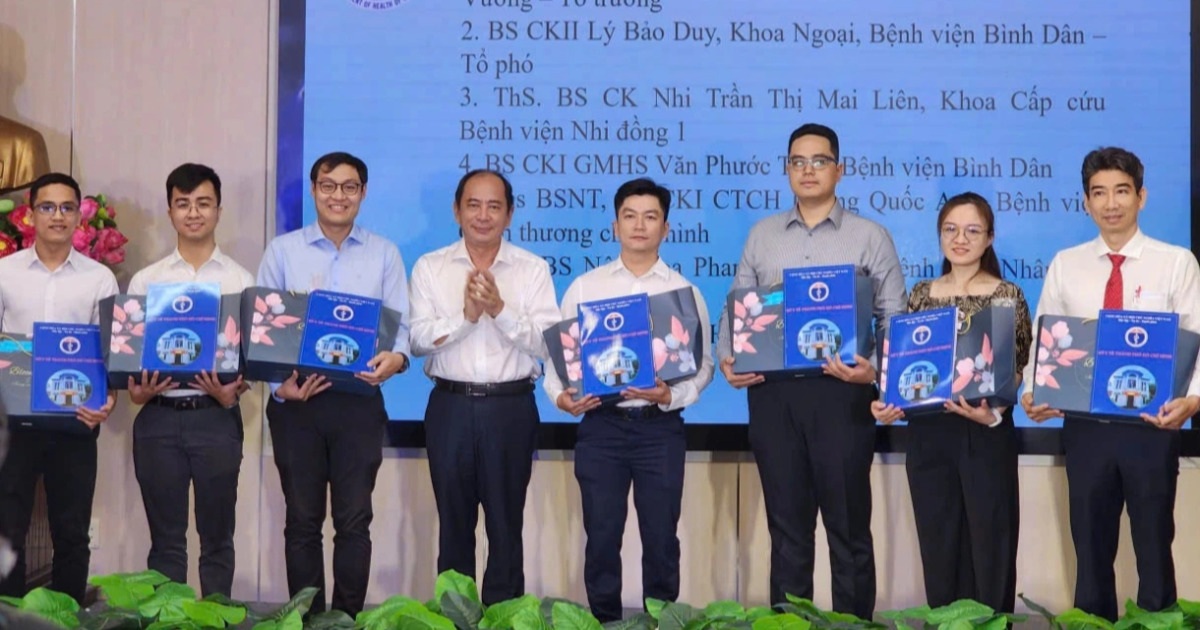 Bác sĩ trẻ “vượt sóng” đến nơi xa nhất TPHCM Bác sĩ trẻ "vượt sóng" đến nơi xa nhất TPHCM