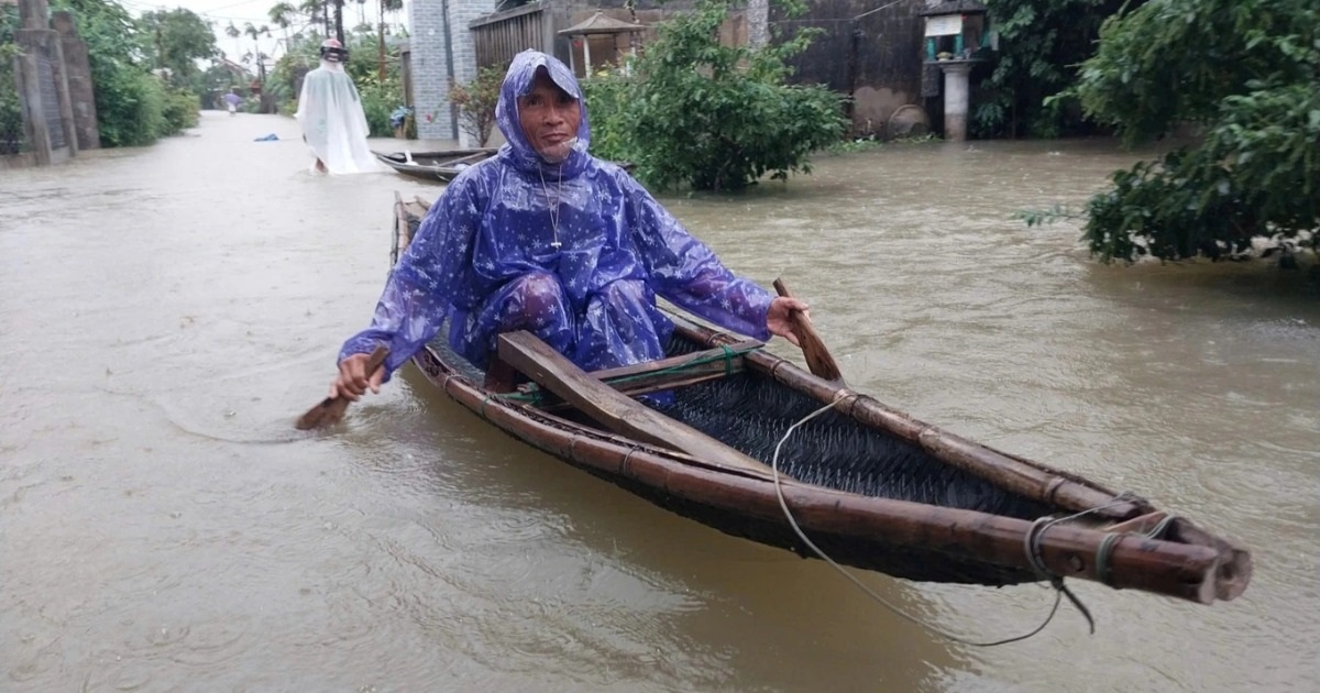 Bão số 6 suy yếu thành áp thấp nhiệt đới, miền Trung mưa lớn Bão số 6 suy yếu thành áp thấp nhiệt đới, miền Trung mưa lớn