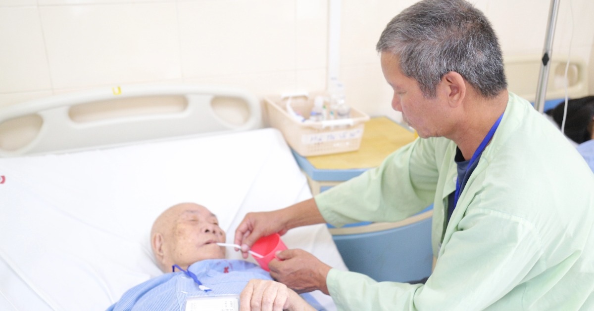 Bệnh nhân 96 tuổi được phẫu thuật ung thư trực tràng thành công Bệnh nhân 96 tuổi được phẫu thuật ung thư trực tràng thành công