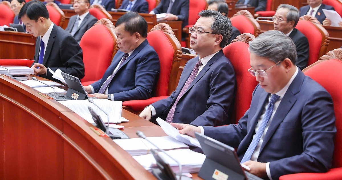 Bộ Chính trị: Khẩn trương kiện toàn, chỉ định bí thư ở những nơi còn khuyết Bộ Chính trị: Khẩn trương kiện toàn, chỉ định bí thư ở những nơi còn khuyết
