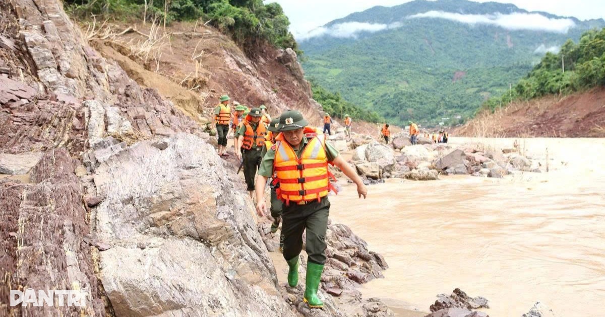 Bộ Công an hỗ trợ xây trường học, nhà ở cho người dân vùng lũ Bộ Công an hỗ trợ xây trường học, nhà ở cho người dân vùng lũ