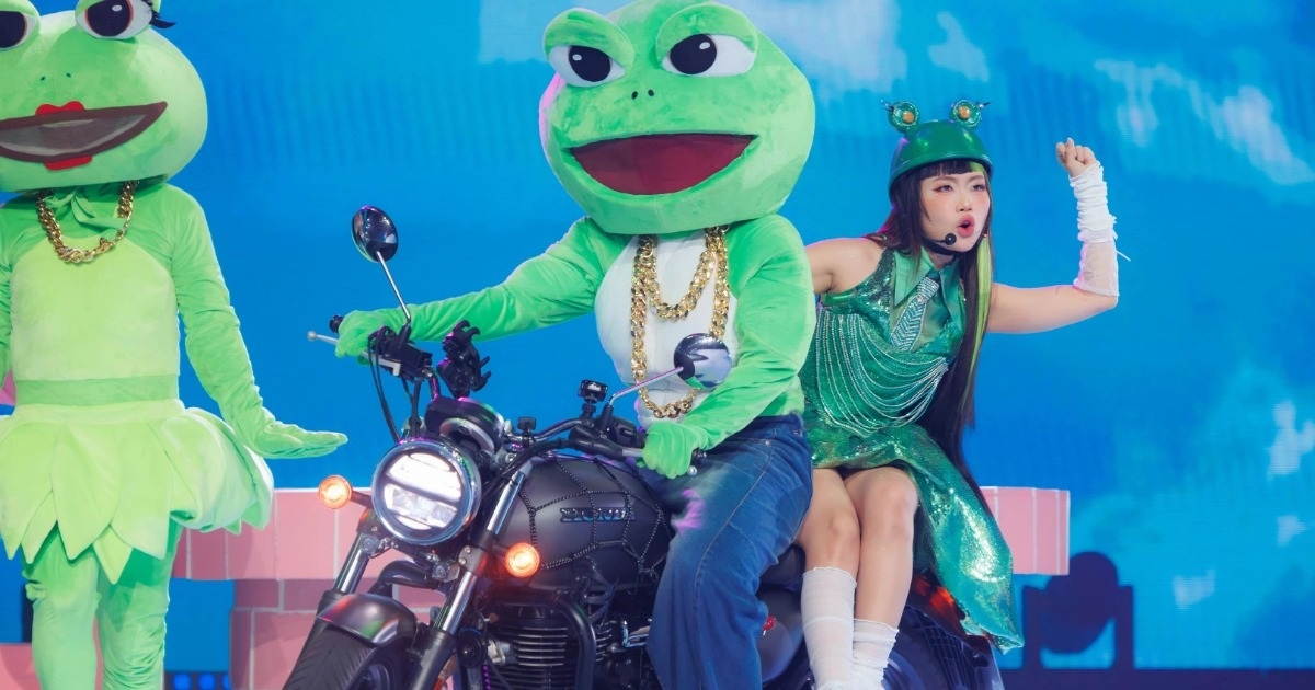 Bố mẹ nghẹn ngào nói về Phương Mỹ Chi: “Con gái giờ giỏi quá!” Bố mẹ nghẹn ngào nói về Phương Mỹ Chi: "Con gái giờ giỏi quá!"