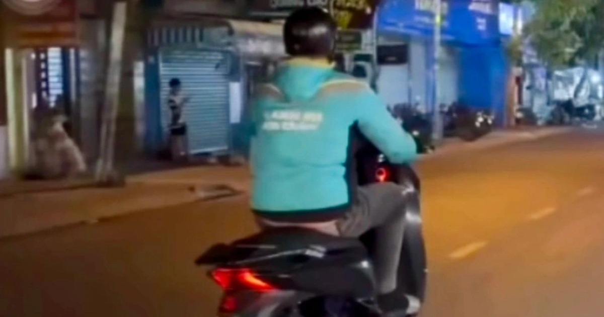 CSGT TPHCM tịch thu xe SH sau clip thanh niên bốc đầu trên đường CSGT TPHCM tịch thu xe SH sau clip thanh niên bốc đầu trên đường