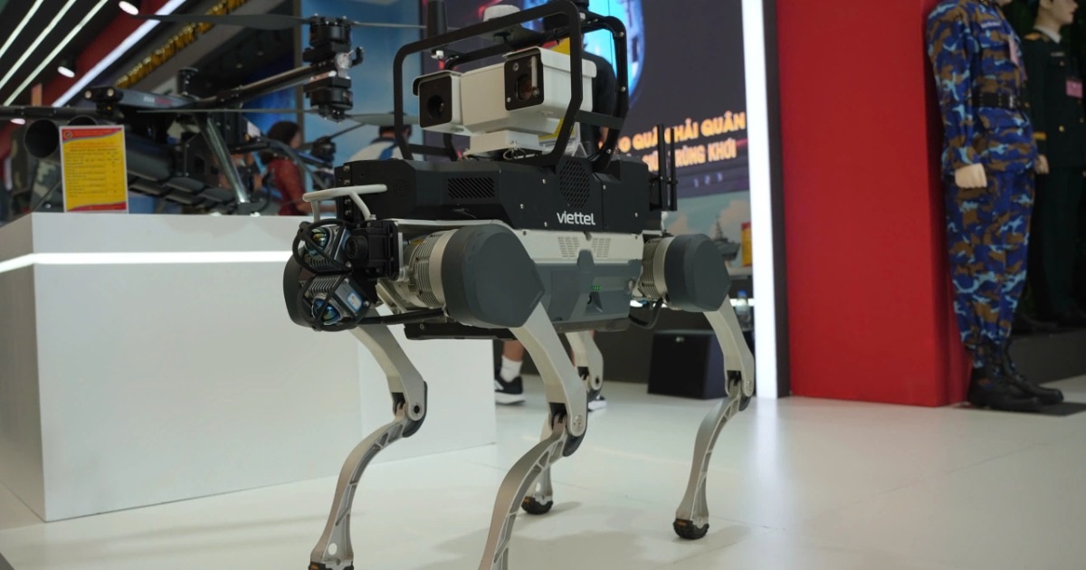 Cận cảnh robot chó trinh sát, tuần tra mới trình làng của Việt Nam Cận cảnh robot chó trinh sát, tuần tra mới trình làng của Việt Nam