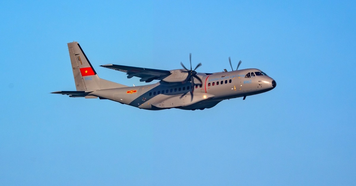 Casa C-295 “khoác áo mới”, hợp biên 4 máy bay vận tải trên bầu trời Hà Nội Casa C-295 "khoác áo mới", hợp biên 4 máy bay vận tải trên bầu trời Hà Nội