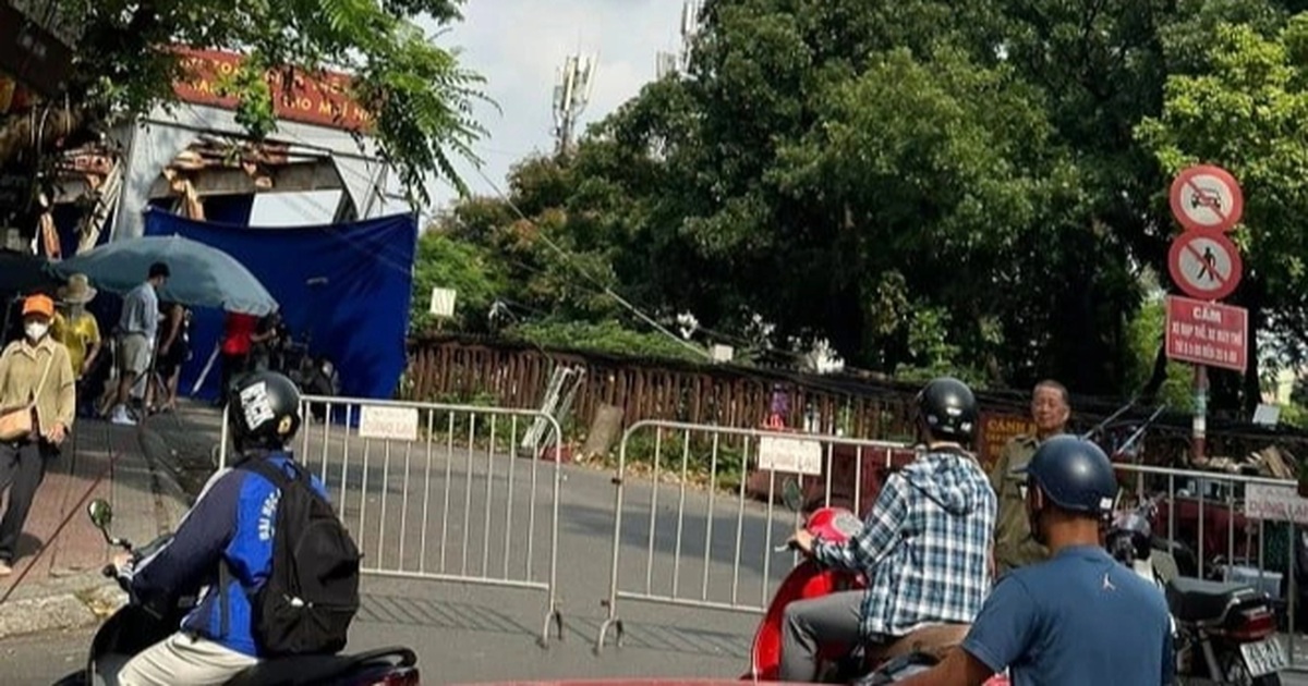 Cầu Long Biên bất ngờ bị cấm để quay phim, dân bức xúc vì tắc cứng Cầu Long Biên bất ngờ bị cấm để quay phim, dân bức xúc vì tắc cứng