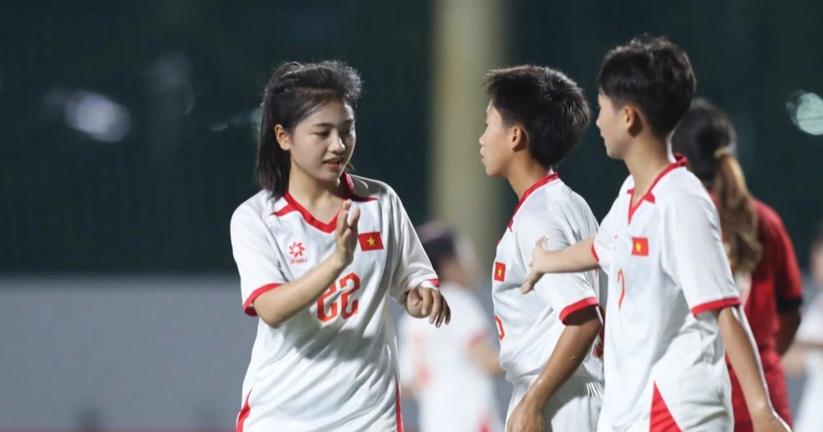 Cầu thủ U20 nữ Việt Nam gây sốt khi sút phạt đẹp như Messi Cầu thủ U20 nữ Việt Nam gây sốt khi sút phạt đẹp như Messi
