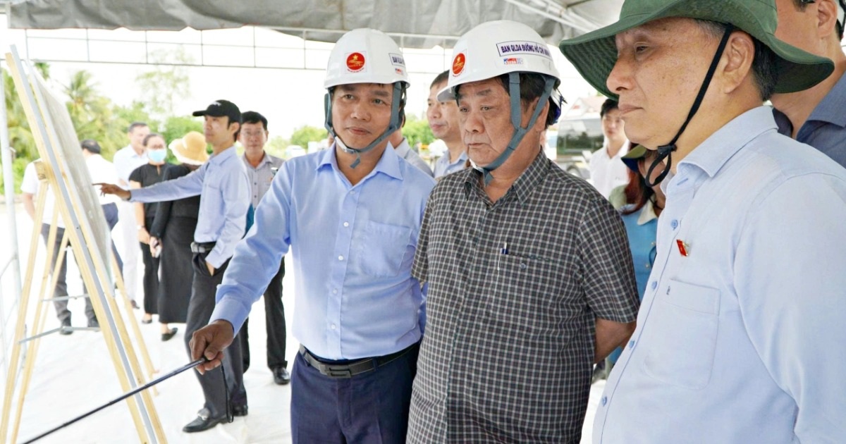 Chậm tiến độ tuyến đường biểu tượng quốc gia là có lỗi với dân Chậm tiến độ tuyến đường biểu tượng quốc gia là có lỗi với dân
