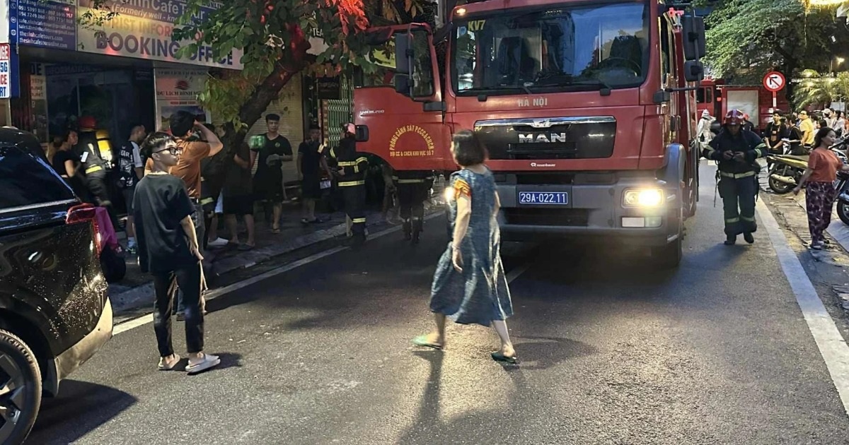 Cháy tại căn nhà trên phố cổ Hà Nội Cháy tại căn nhà trên phố cổ Hà Nội
