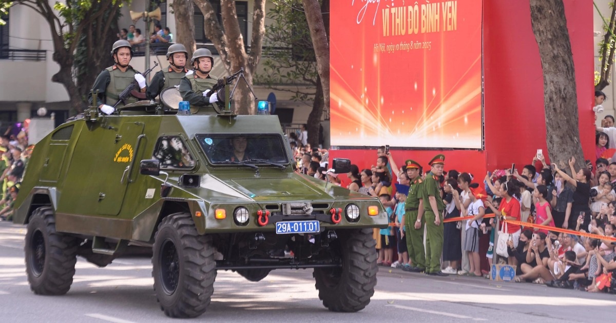 Chiêm ngưỡng dàn xe cơ giới hiện đại của Công an Hà Nội Chiêm ngưỡng dàn xe cơ giới hiện đại của Công an Hà Nội