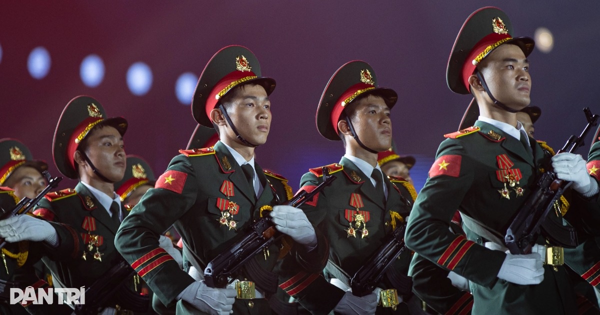 Chuyện xúc động về ca khúc nhạc nền màn diễu binh “gây bão” mạng xã hội Chuyện xúc động về ca khúc nhạc nền màn diễu binh "gây bão" mạng xã hội