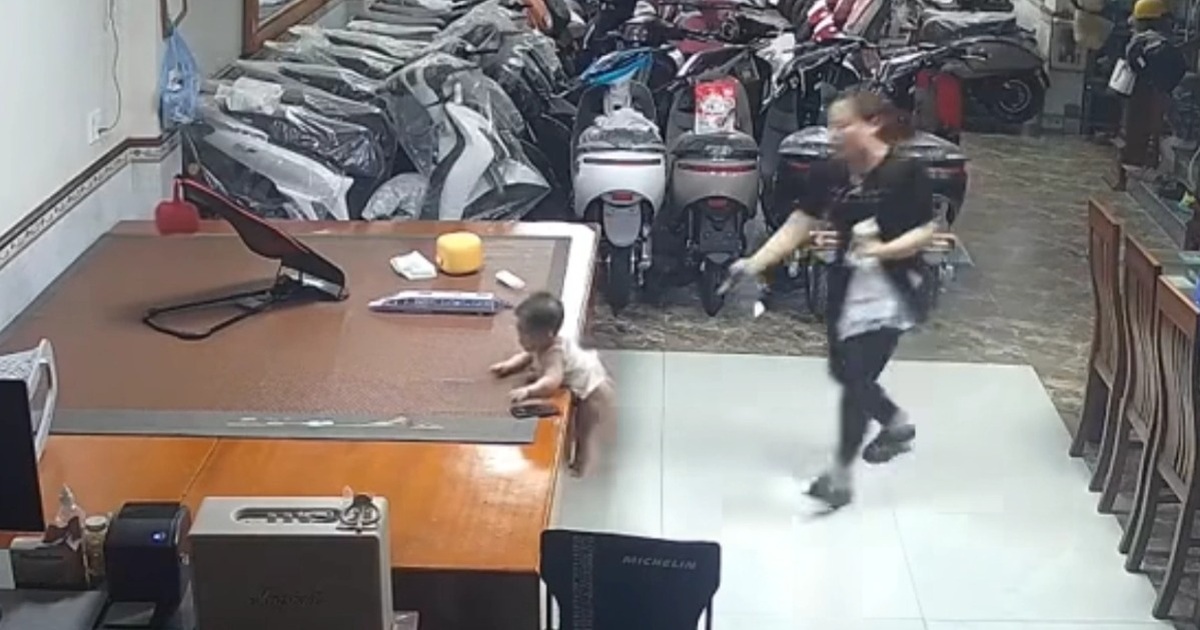 Clip “người phụ nữ kịp cứu em bé khỏi tai nạn nguy hiểm” nổi bật tuần qua Clip “người phụ nữ kịp cứu em bé khỏi tai nạn nguy hiểm” nổi bật tuần qua