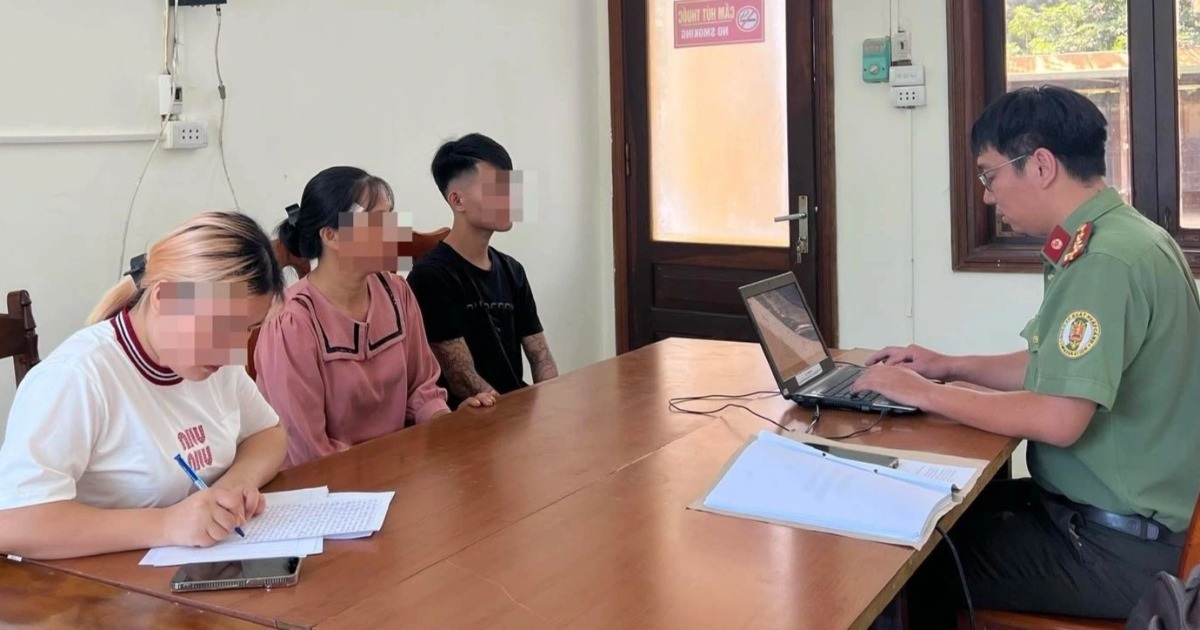 Con trai được cảnh sát giải cứu từ Campuchia, mẹ viết tâm thư cảm ơn Con trai được cảnh sát giải cứu từ Campuchia, mẹ viết tâm thư cảm ơn