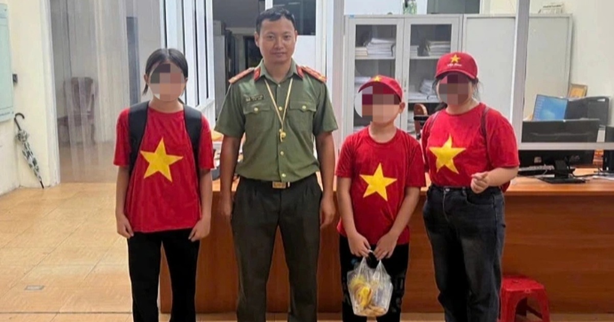 Công an Hà Nội khuyến cáo các phụ huynh khi đưa trẻ nhỏ đi xem diễu binh Công an Hà Nội khuyến cáo các phụ huynh khi đưa trẻ nhỏ đi xem diễu binh