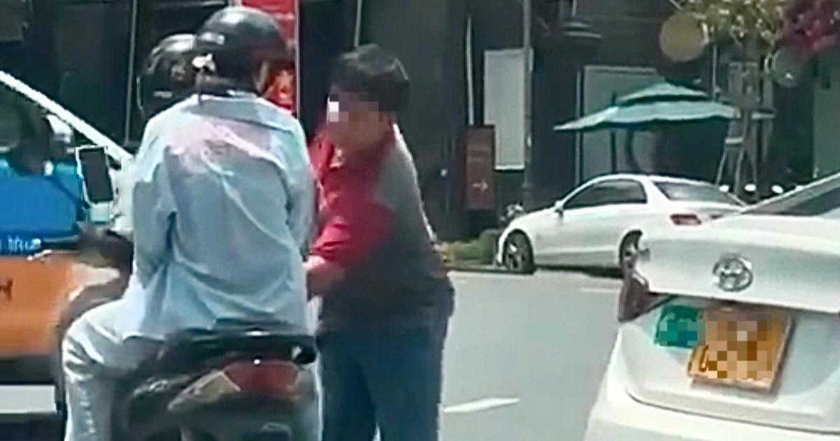Công an tìm ra tài xế taxi rút chìa khóa xe của cô gái ở TPHCM Công an tìm ra tài xế taxi rút chìa khóa xe của cô gái ở TPHCM