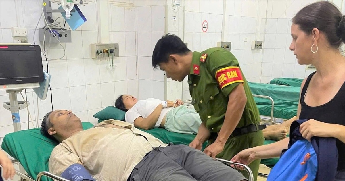 Công an xã kịp thời đưa du khách Hà Lan bị ngã đi cấp cứu Công an xã kịp thời đưa du khách Hà Lan bị ngã đi cấp cứu