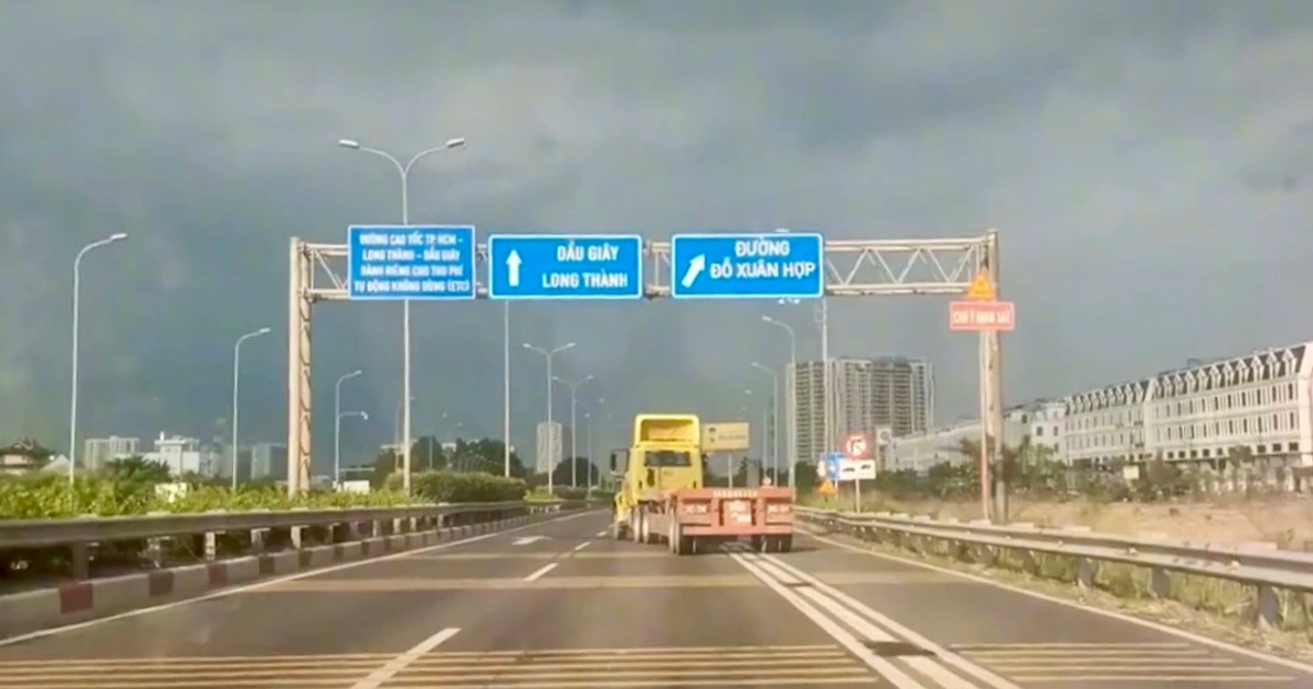 Đã xác định được tài xế lái xe đầu kéo lạng lách trên cao tốc ở TPHCM Đã xác định được tài xế lái xe đầu kéo lạng lách trên cao tốc ở TPHCM