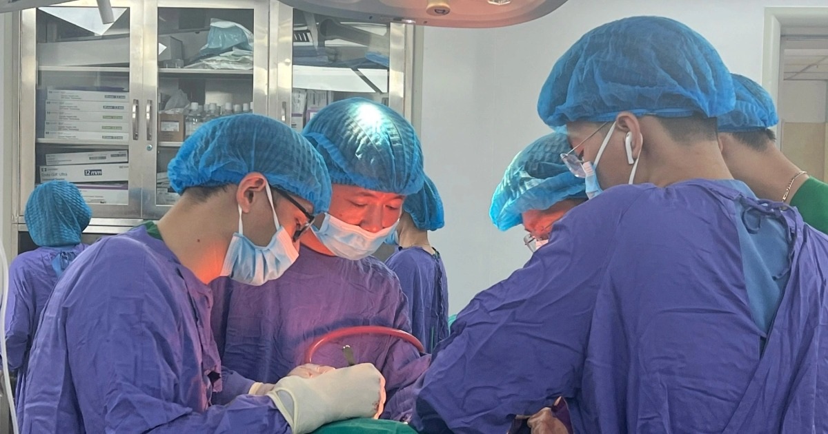 Đau tức bụng trái, bệnh nhân phát hiện khối u thận “khổng lồ” Đau tức bụng trái, bệnh nhân phát hiện khối u thận "khổng lồ"