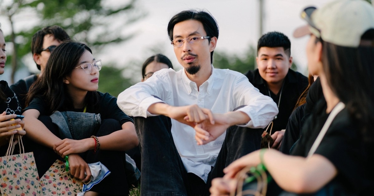 Đen Vâu có hành động “ấm lòng” giữa lúc rộ tin đồn với Hoàng Thùy Linh Đen Vâu có hành động "ấm lòng" giữa lúc rộ tin đồn với Hoàng Thùy Linh