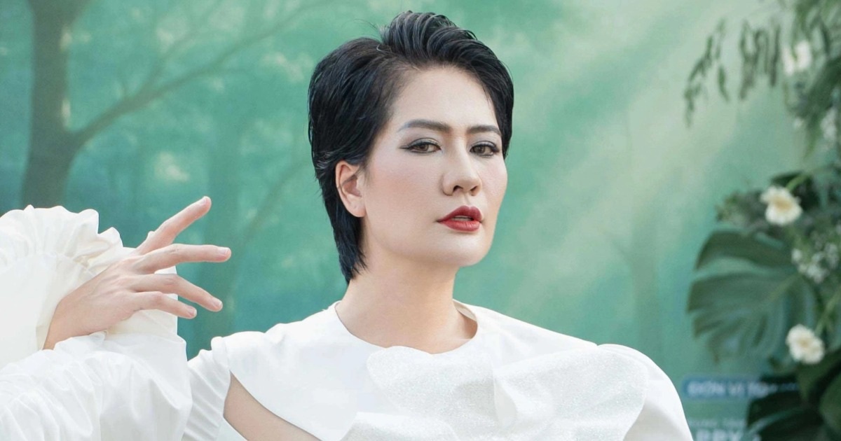 Diễn viên Minh Cúc phim “Về nhà đi con” khoe dáng trên sàn diễn thời trang Diễn viên Minh Cúc phim "Về nhà đi con" khoe dáng trên sàn diễn thời trang