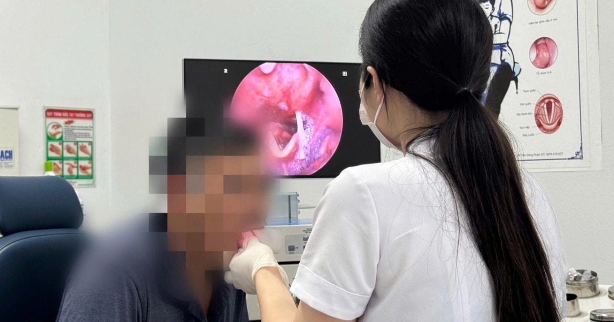 Dùng điện thoại khi ăn, người đàn ông nhập viện vì hóc xương phức tạp Dùng điện thoại khi ăn, người đàn ông nhập viện vì hóc xương phức tạp