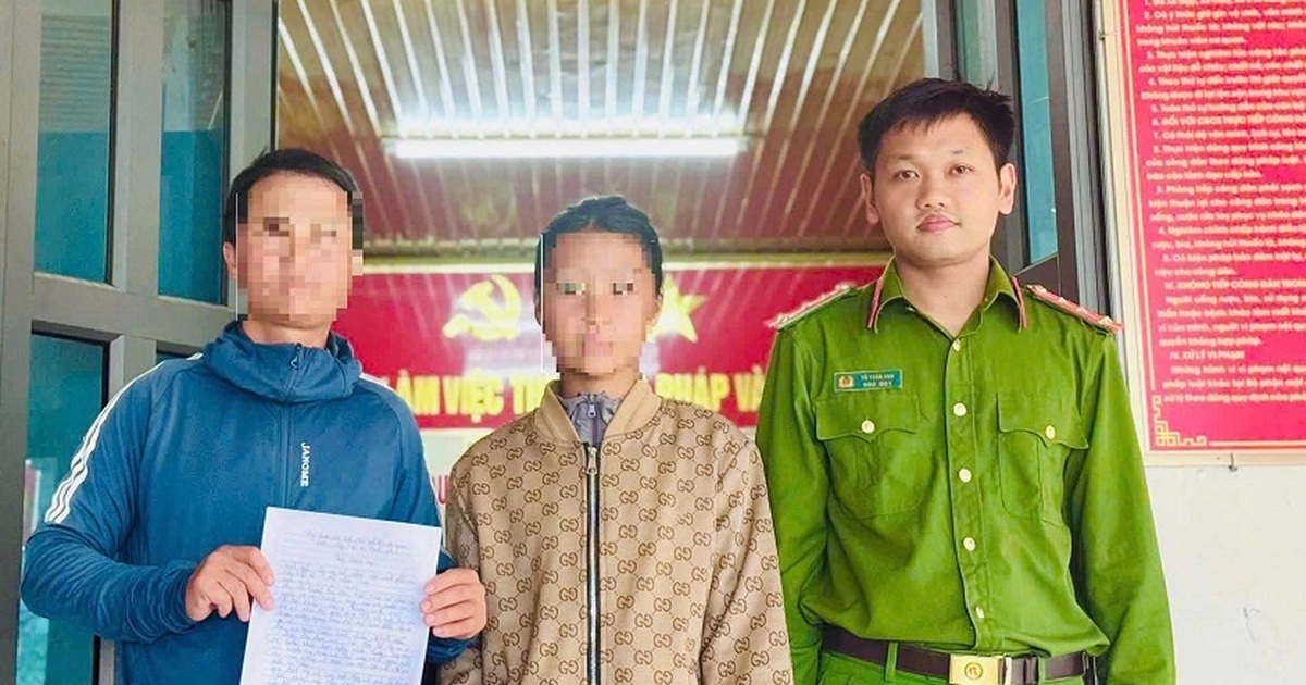 Giải cứu thiếu nữ bị dụ dỗ vào quán karaoke làm việc “lương 20 triệu đồng” Giải cứu thiếu nữ bị dụ dỗ vào quán karaoke làm việc "lương 20 triệu đồng"