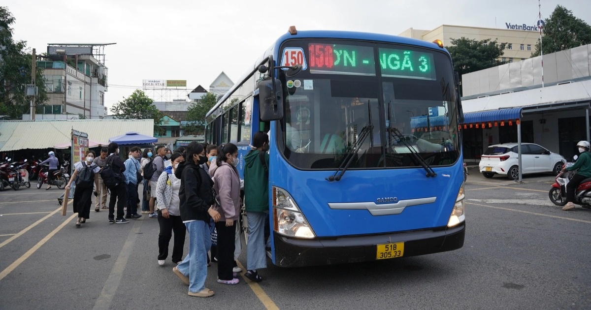Gỡ khó cho người dân Đồng Nai khi xe buýt kết nối TPHCM cắt lộ trình Gỡ khó cho người dân Đồng Nai khi xe buýt kết nối TPHCM cắt lộ trình