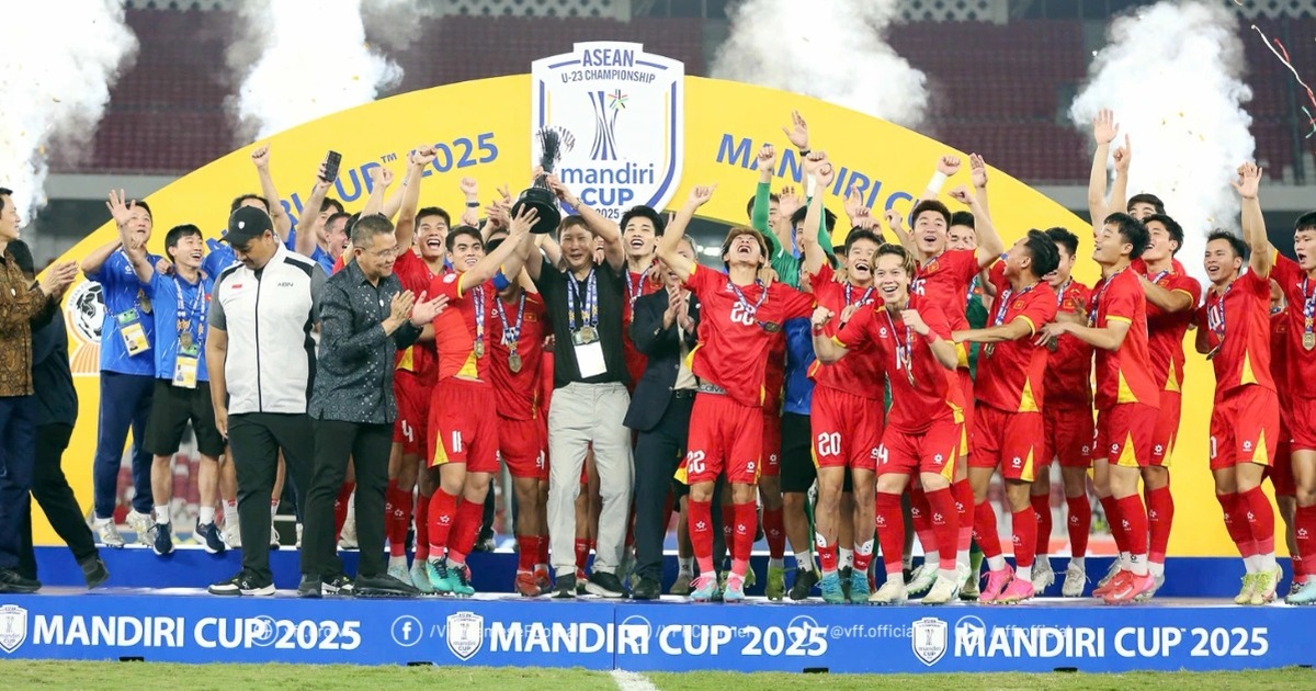 HLV Hoàng Anh Tuấn: “Bóng đá Indonesia không mạnh ở lứa tuổi U23” HLV Hoàng Anh Tuấn: “Bóng đá Indonesia không mạnh ở lứa tuổi U23”