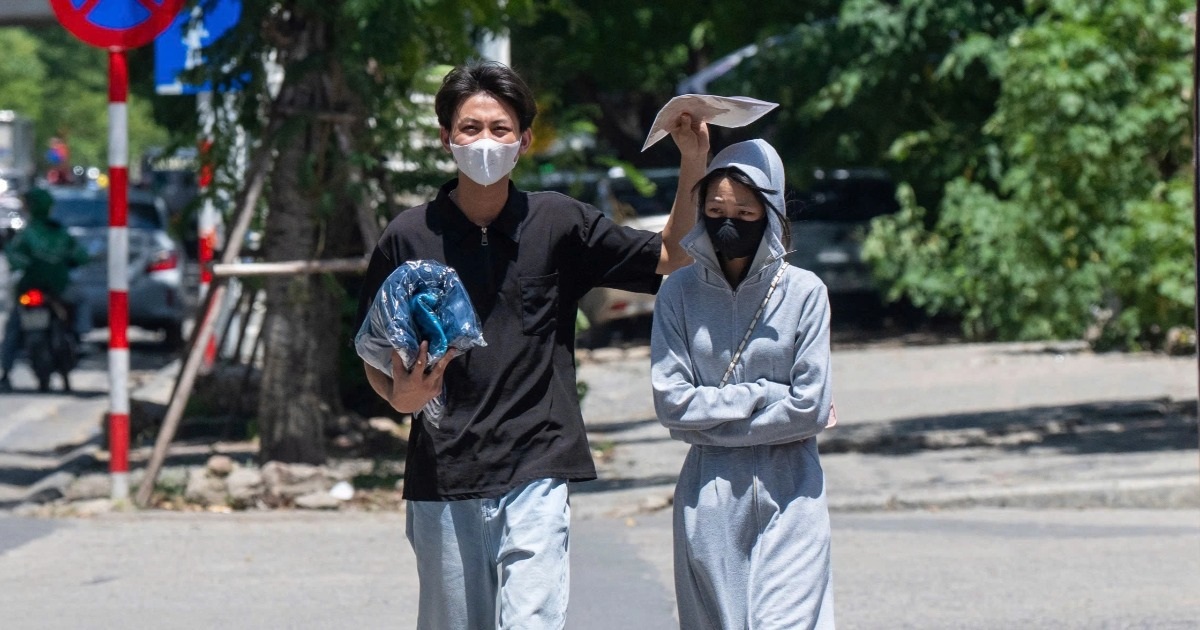 Hà Nội và nhiều nơi ở miền Bắc nắng nóng gay gắt Hà Nội và nhiều nơi ở miền Bắc nắng nóng gay gắt