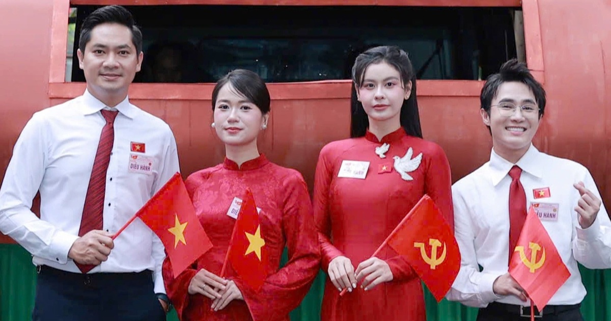 Lâm Vỹ Dạ để chồng ở nhà chăm con, ra Hà Nội tham gia diễu hành A80 Lâm Vỹ Dạ để chồng ở nhà chăm con, ra Hà Nội tham gia diễu hành A80
