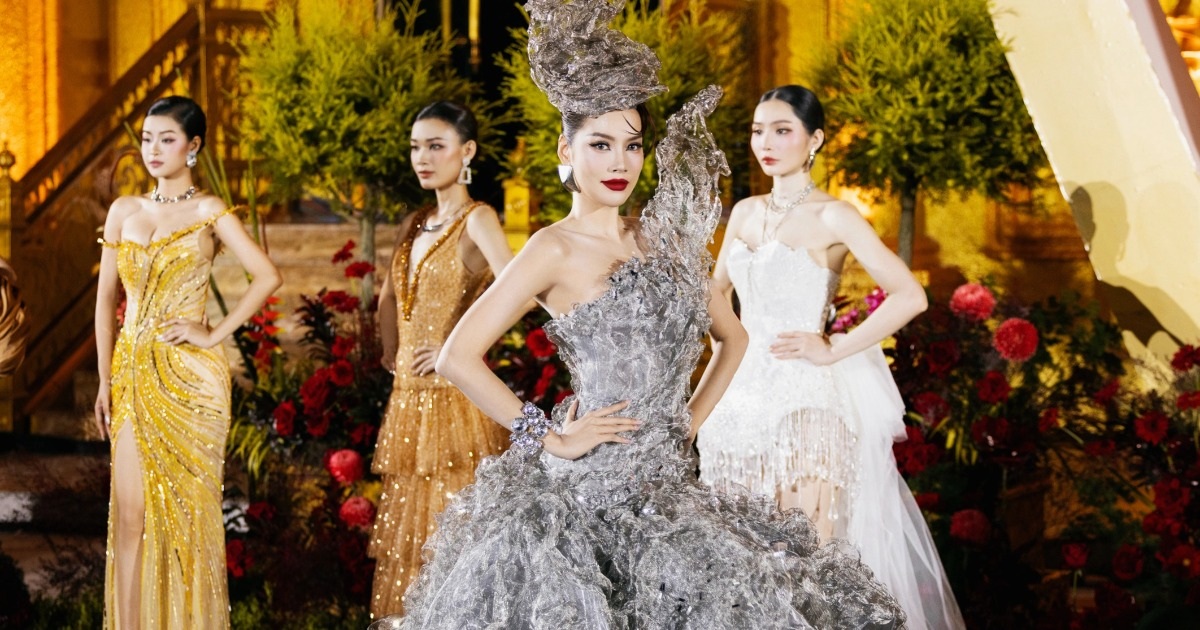 Lê Hoàng Phương diện trang phục 20kg, xử lý khéo léo trên sàn diễn Lê Hoàng Phương diện trang phục 20kg, xử lý khéo léo trên sàn diễn
