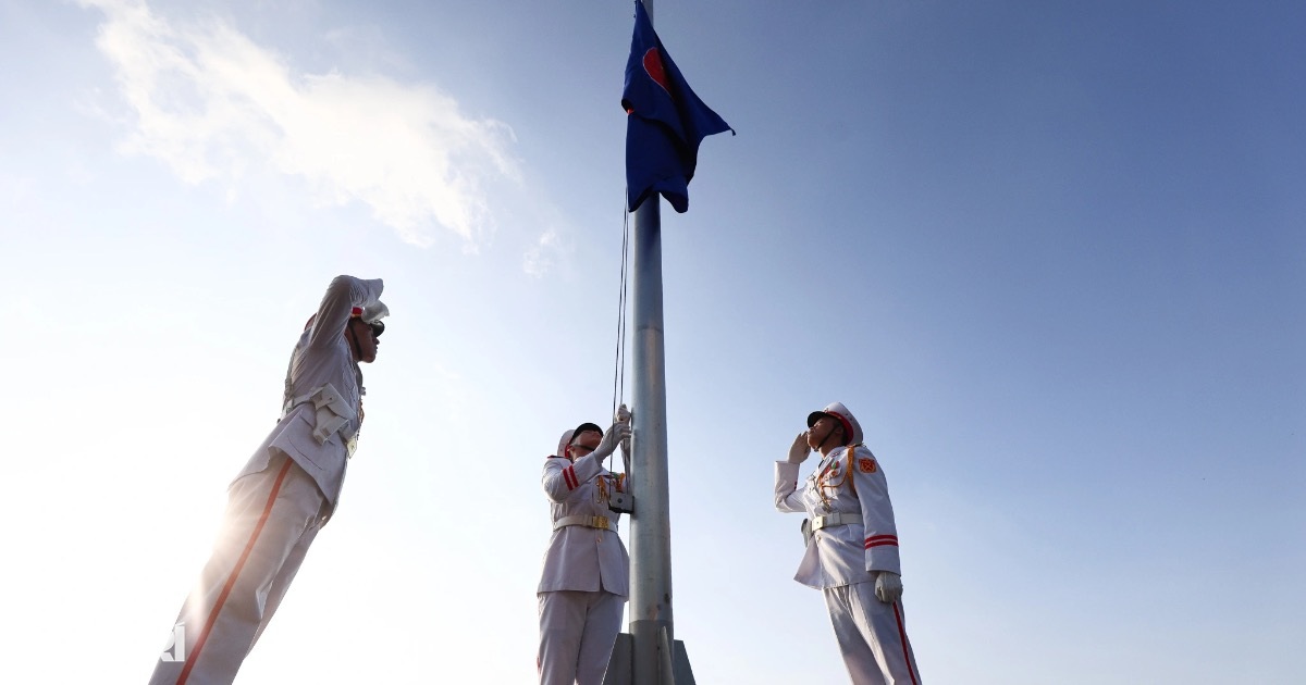 Lễ thượng cờ kỷ niệm 30 năm Việt Nam gia nhập ASEAN tại TPHCM Lễ thượng cờ kỷ niệm 30 năm Việt Nam gia nhập ASEAN tại TPHCM