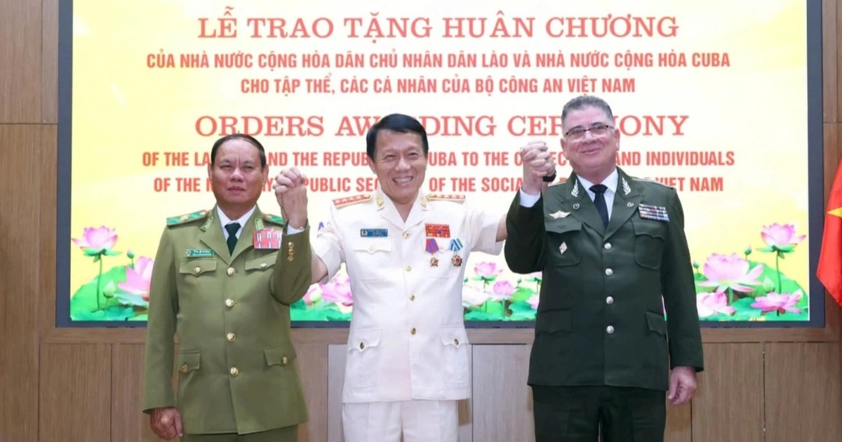 Lực lượng công an Việt Nam – Lào – Cuba phát huy quan hệ hữu nghị vĩ đại Lực lượng công an Việt Nam - Lào - Cuba phát huy quan hệ hữu nghị vĩ đại