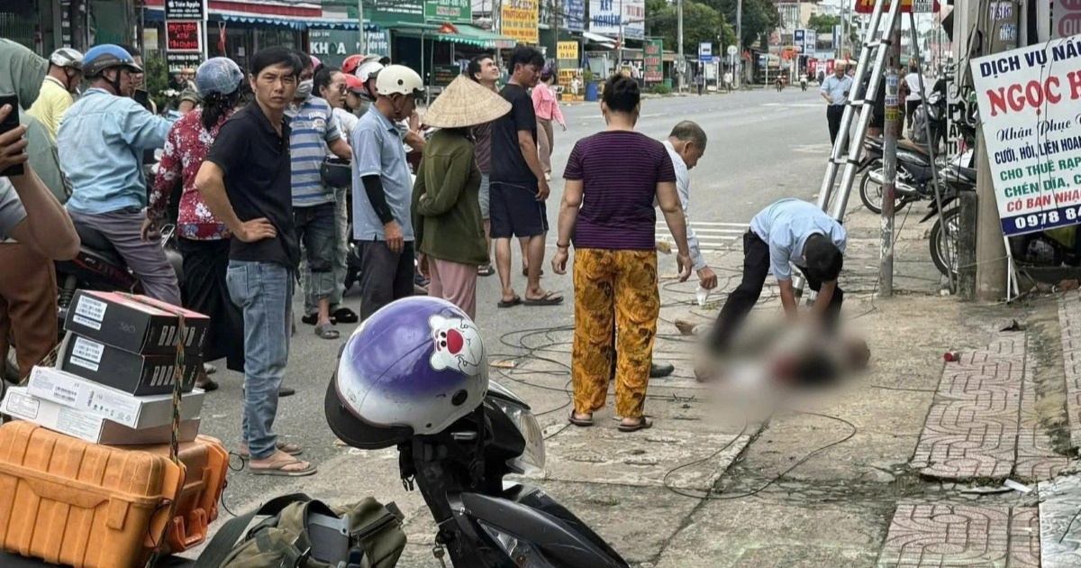 Nghi bị điện giật, người đàn ông rơi từ trụ điện xuống đất ở Đồng Nai Nghi bị điện giật, người đàn ông rơi từ trụ điện xuống đất ở Đồng Nai