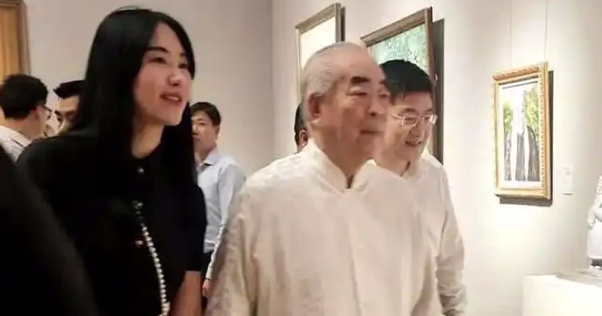 Nghi vấn vợ kém 50 tuổi của danh họa Trung Quốc mất tích cùng gia tài lớn Nghi vấn vợ kém 50 tuổi của danh họa Trung Quốc mất tích cùng gia tài lớn