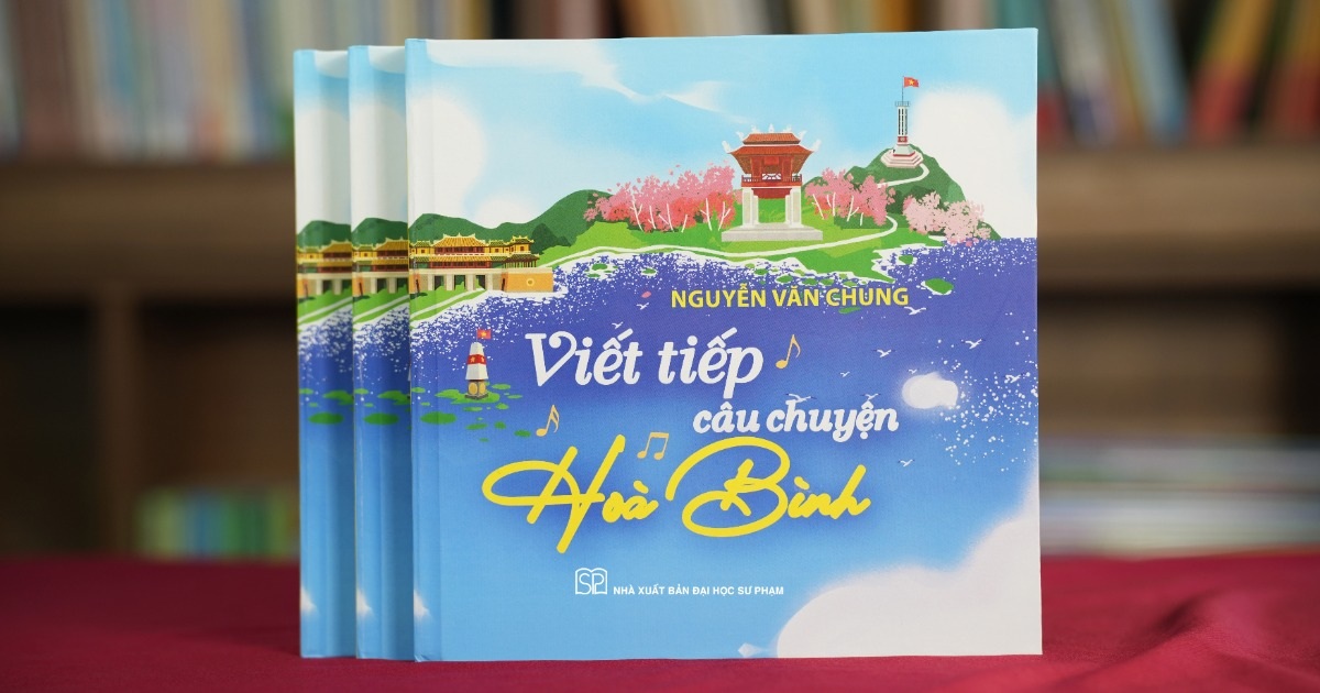 Nhạc sĩ Nguyễn Văn Chung ra mắt cuốn sách đặc biệt kết hợp đọc và nghe nhạc Nhạc sĩ Nguyễn Văn Chung ra mắt cuốn sách đặc biệt kết hợp đọc và nghe nhạc