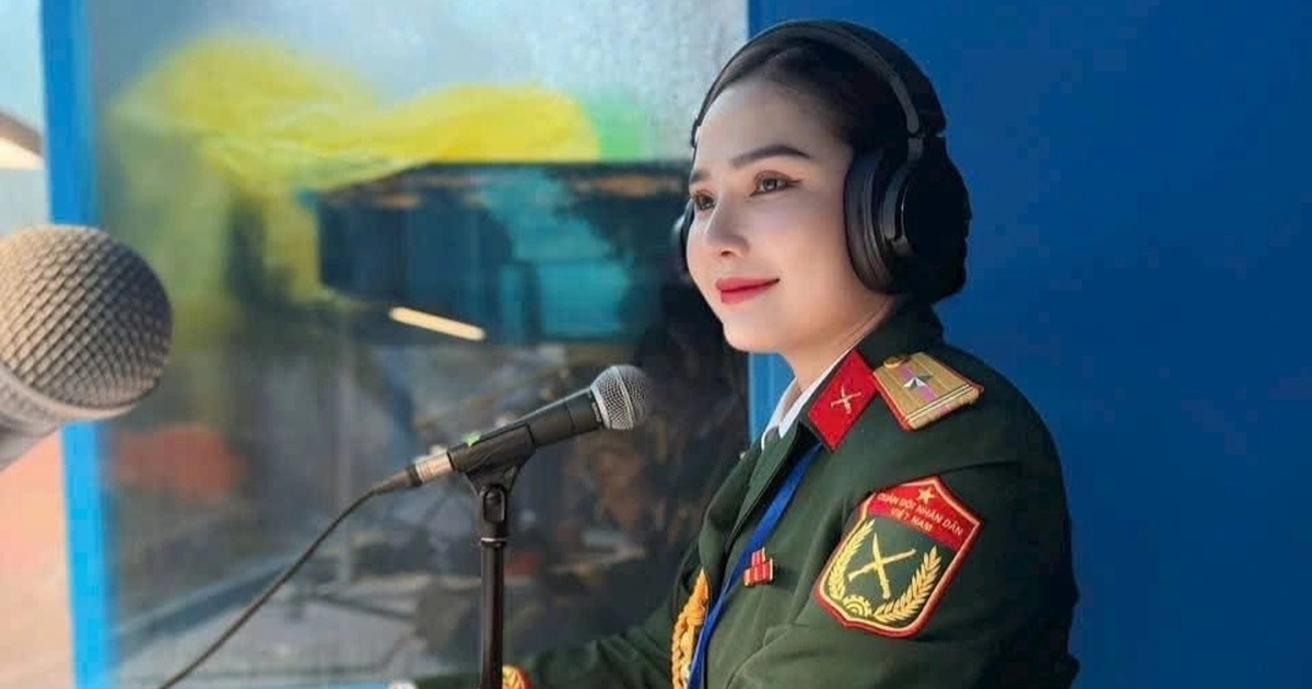 Nữ Thiếu tá có giọng đọc “chạm trái tim” ở A80: Xinh như hoa hậu, cao 1,7m Nữ Thiếu tá có giọng đọc "chạm trái tim" ở A80: Xinh như hoa hậu, cao 1,7m